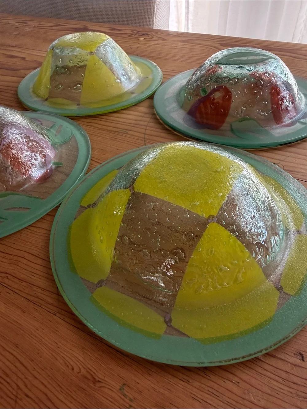 Villeroy & Boch Hand-Painted Glass Dessert Bowls in lemon Yellow, red apple